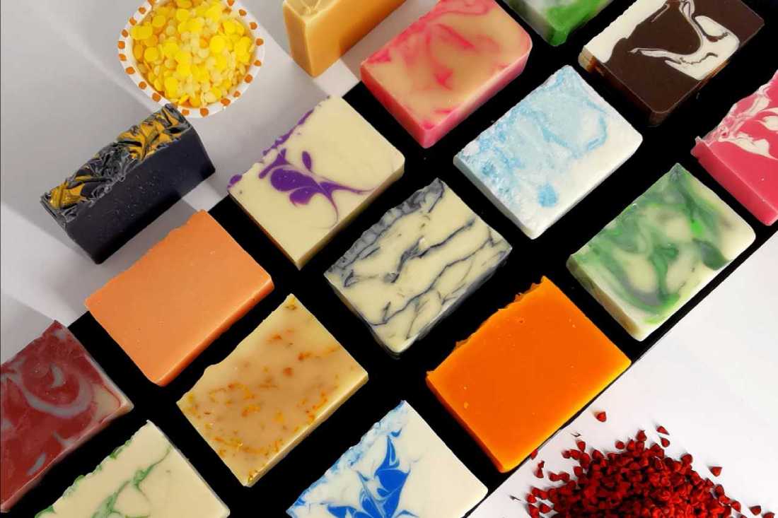 Naravna in ekološka mila za vsakodnevno uporabo  Trajnostni izdelki ekološka mila v različnih vonjih in barvah